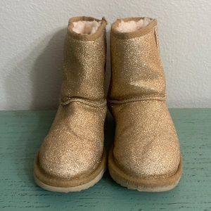 Gold Uggs Little Girls Size (2)